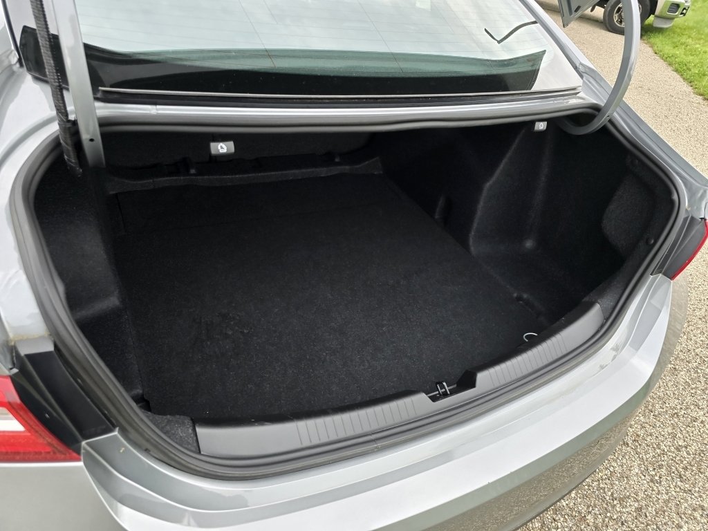2025 Chevrolet Malibu photo 3