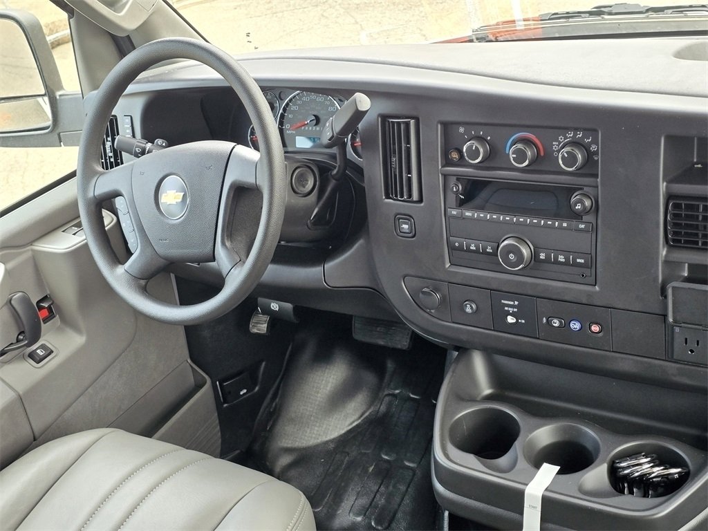 2025 Chevrolet Express Cargo Work Van - Photo 10