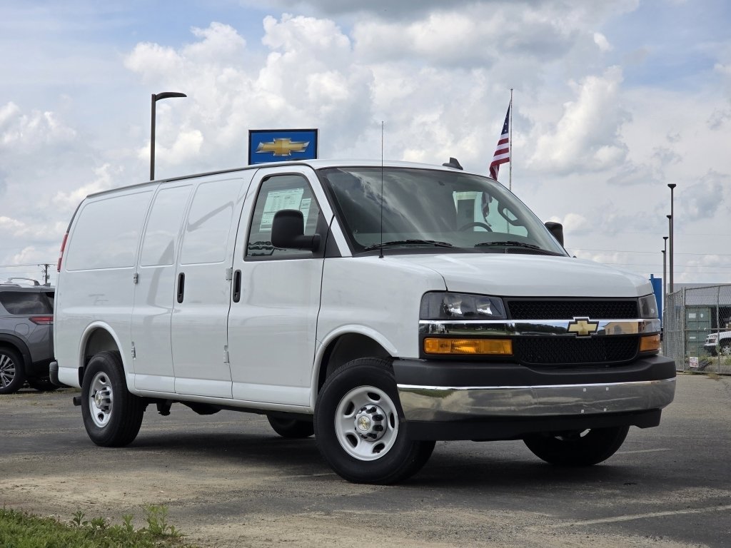 2025 Chevrolet Express Cargo Van photo 2