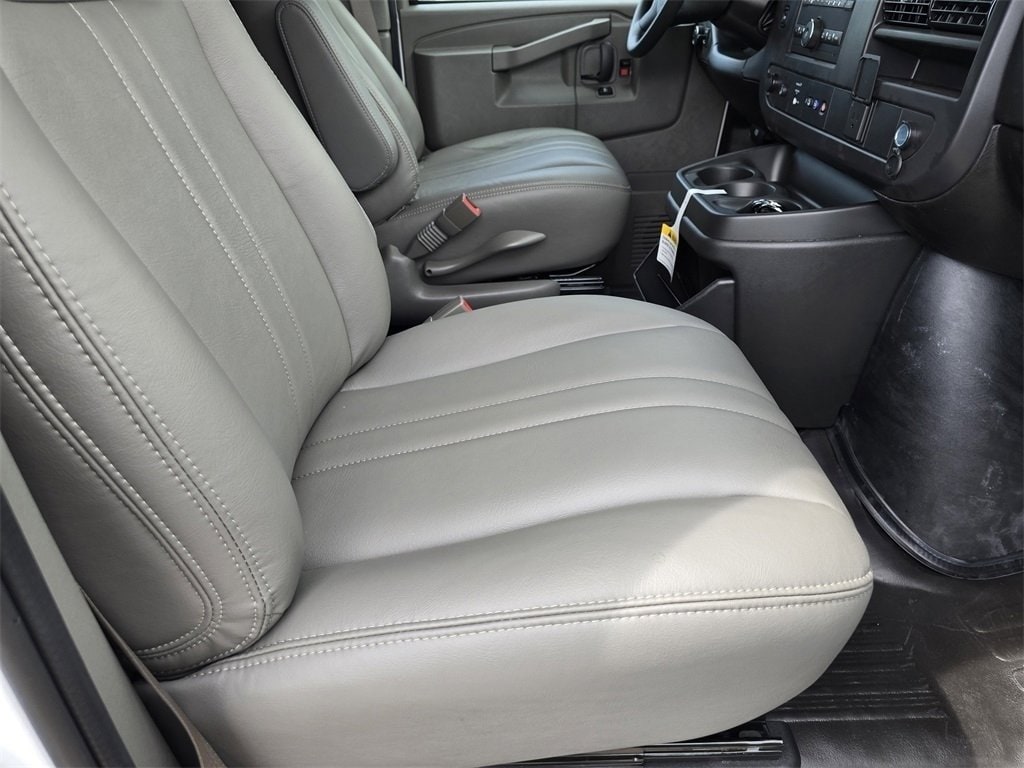 2025 Chevrolet Express Cargo Work Van - Photo 11