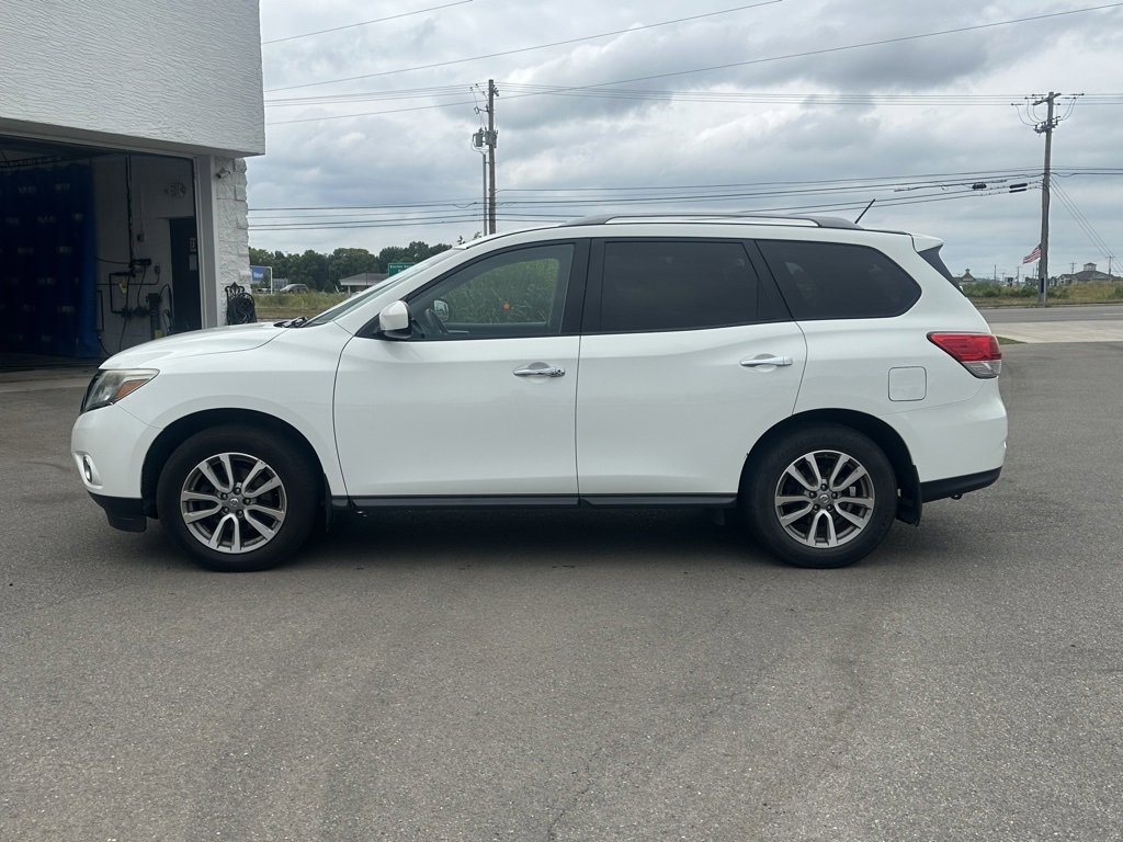 2015 Nissan Pathfinder SV photo 4