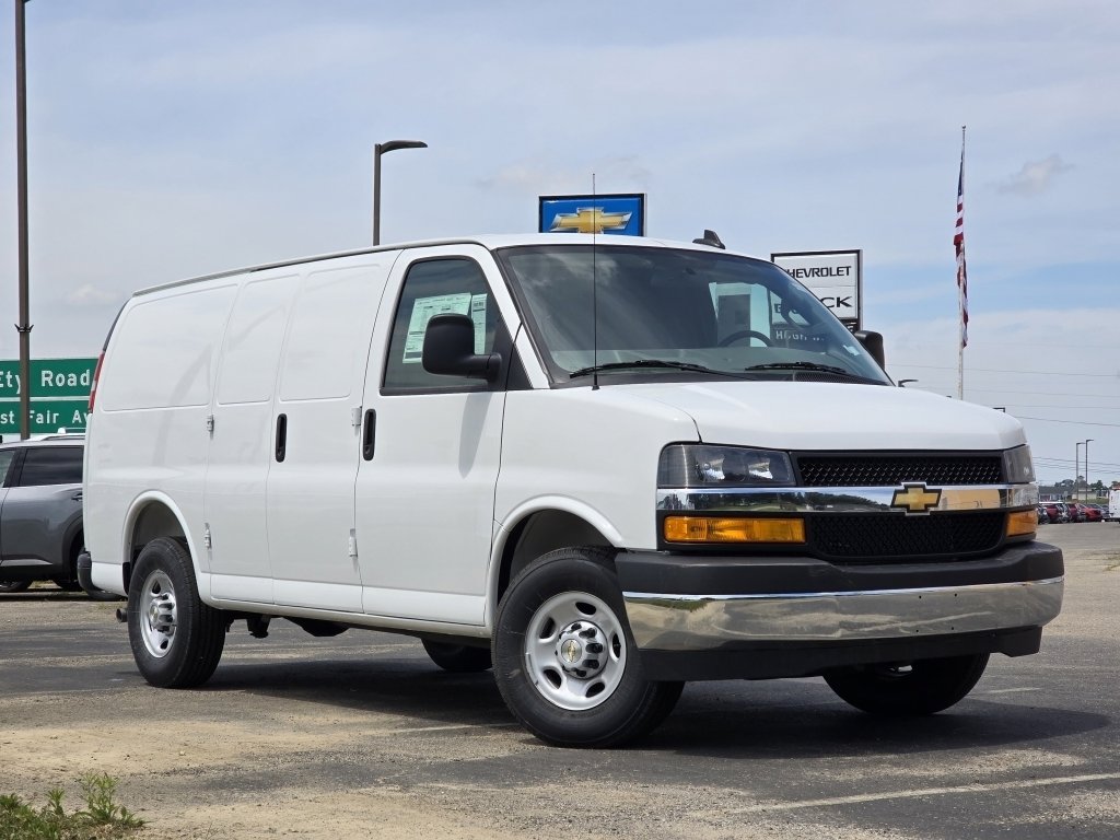 2025 Chevrolet Express Cargo Van photo 2