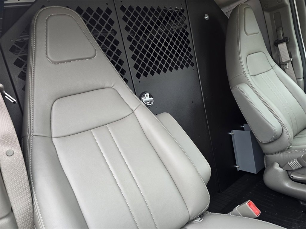 2025 Chevrolet Express Cargo Work Van - Photo 14