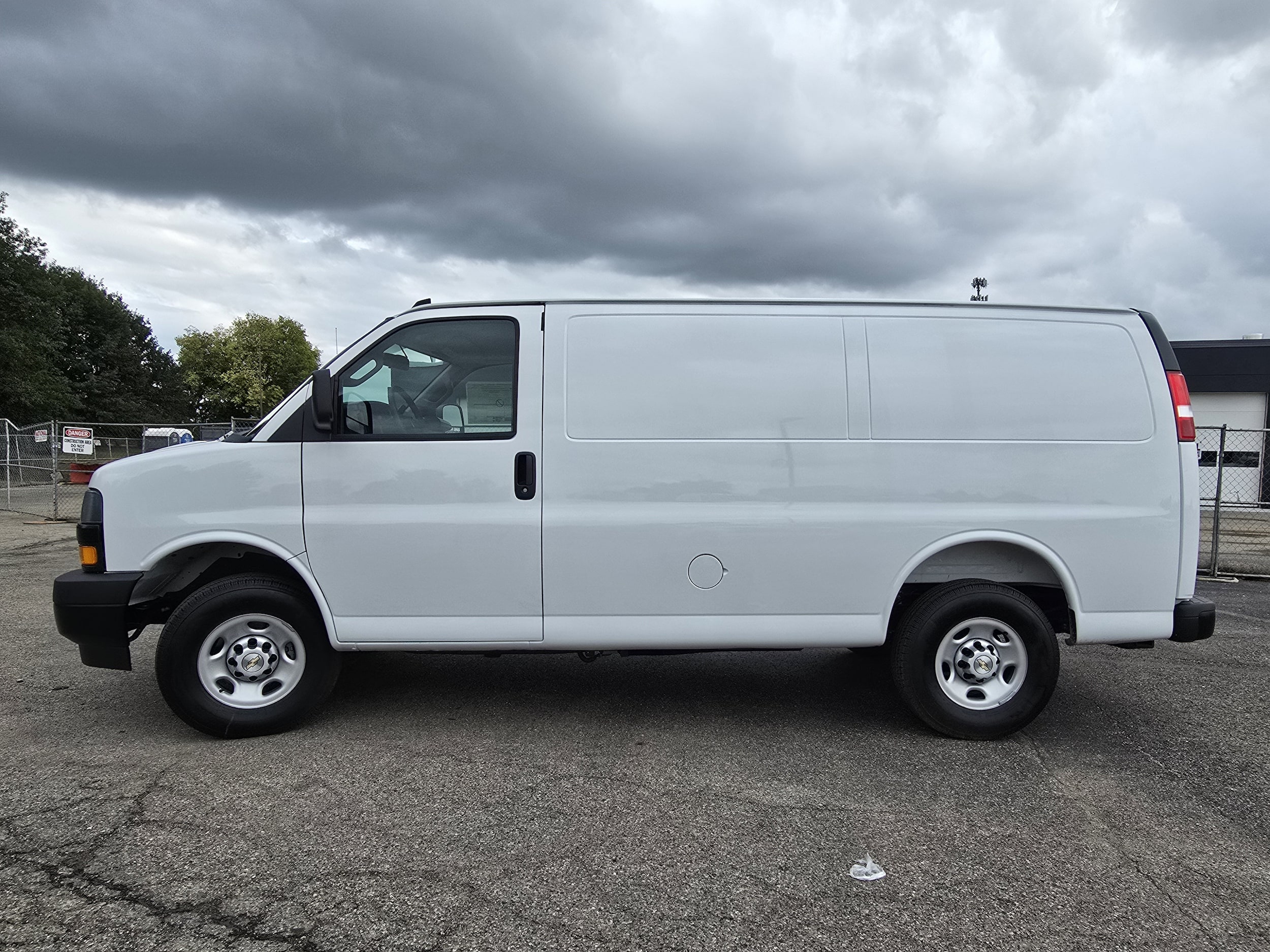 2025 Chevrolet Express Cargo Work Van - Photo 8