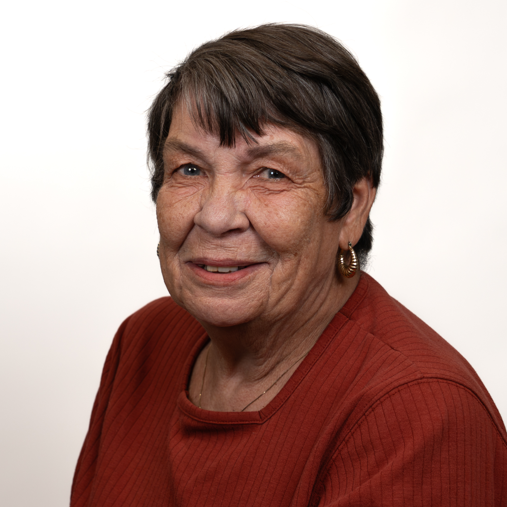 Staff member Marilyn Woltz from ID_b17745a2e5e8