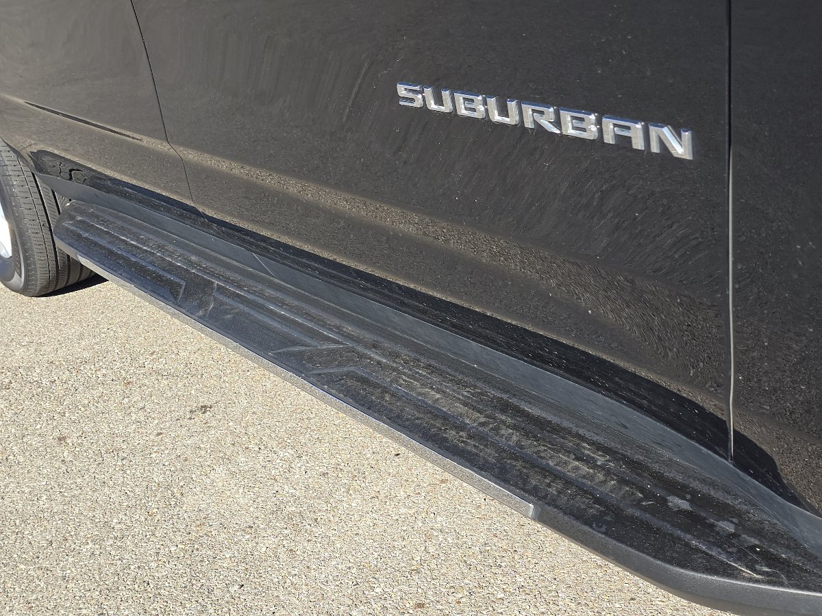 2025 Chevrolet Suburban LT - Photo 18