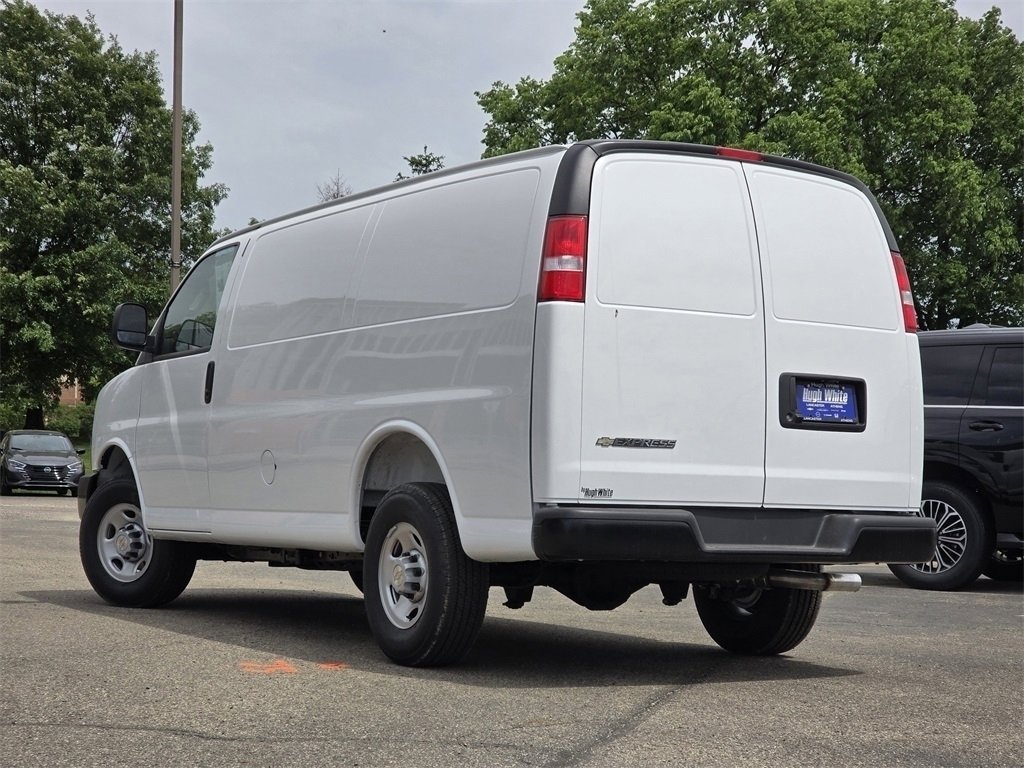 2025 Chevrolet Express Cargo Van photo 3