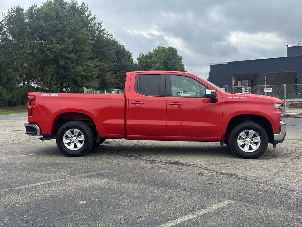 2020 Chevrolet Silverado 1500 LT photo 3