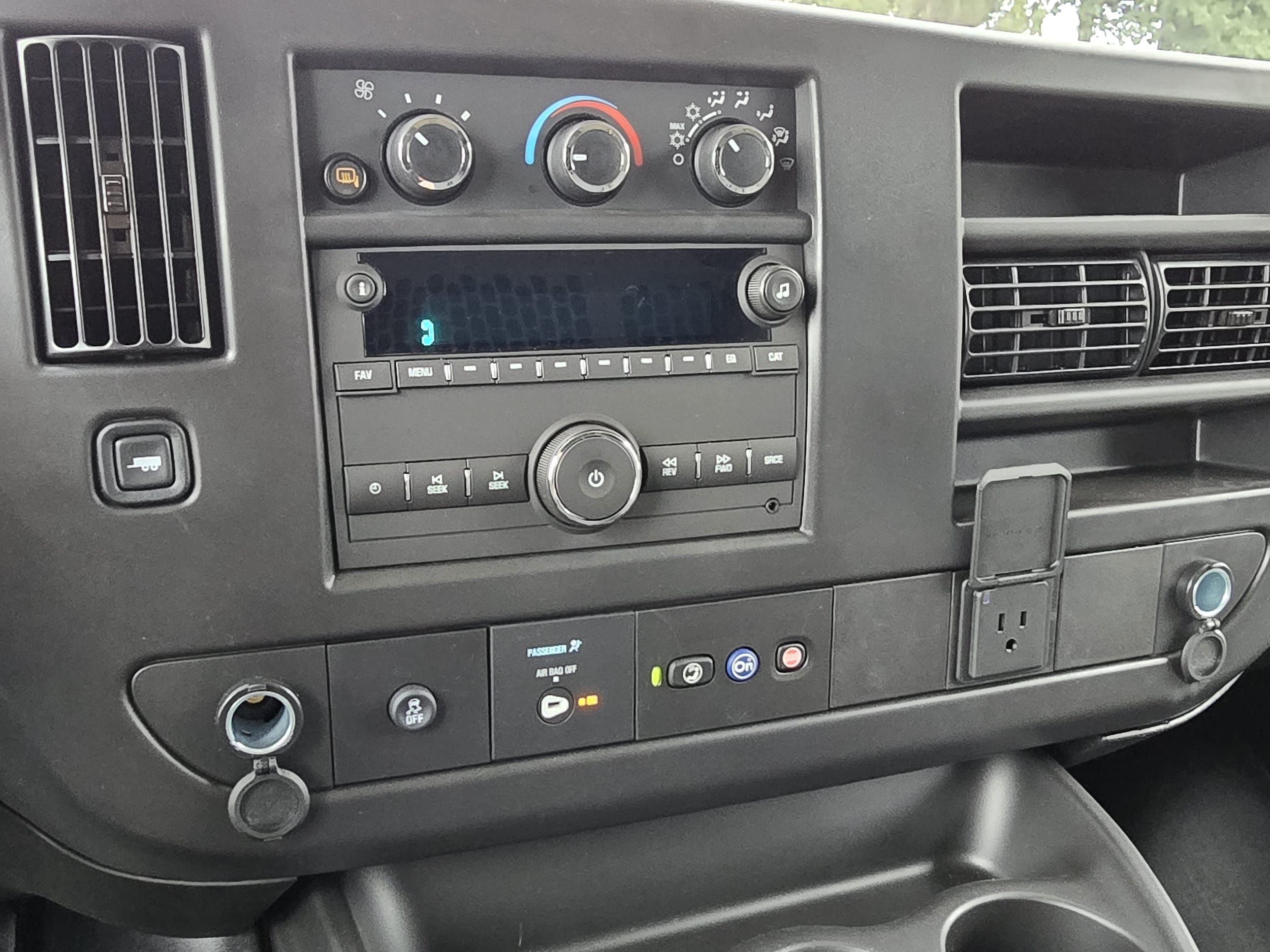 2025 Chevrolet Express Cargo Work Van - Photo 17
