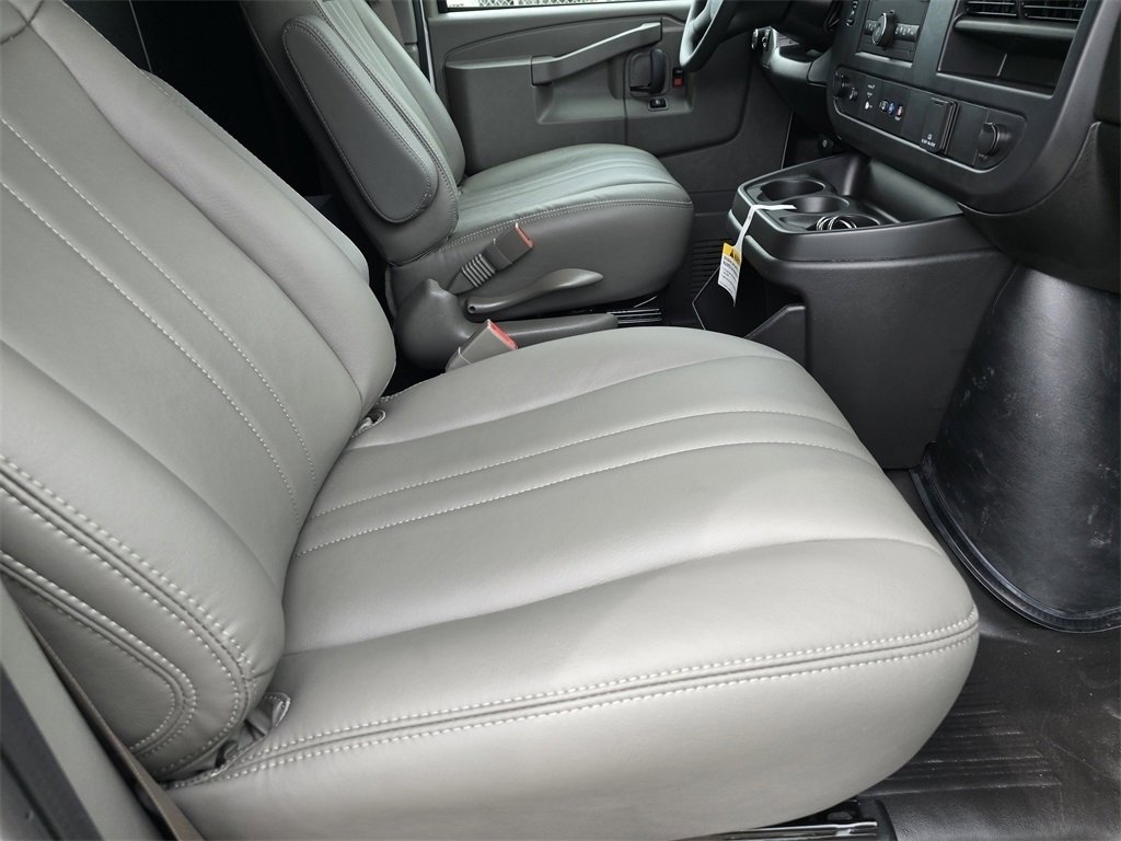 2025 Chevrolet Express Cargo Work Van - Photo 13