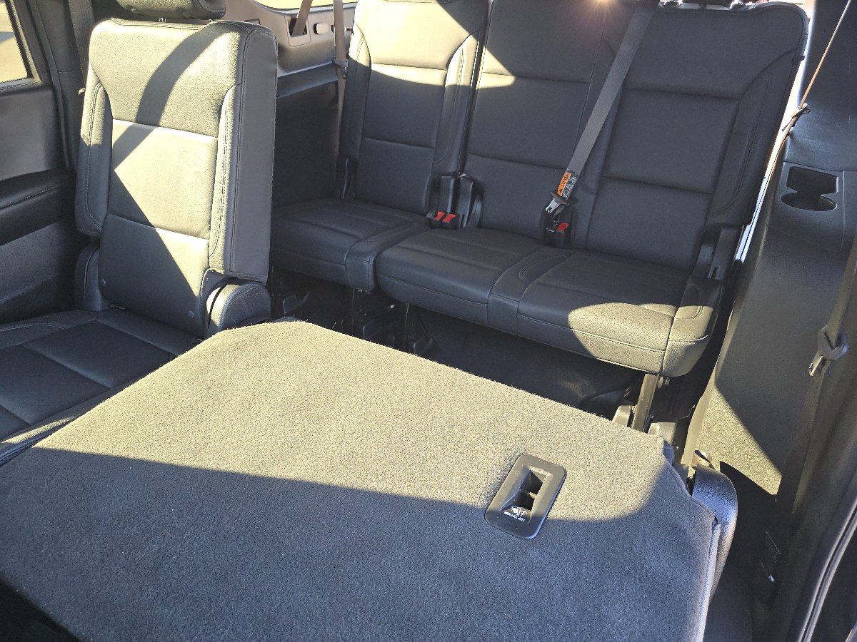 2025 Chevrolet Suburban LT - Photo 25