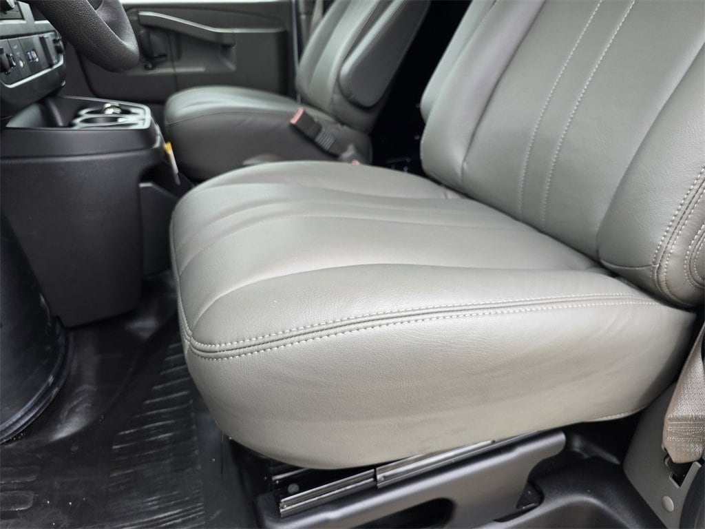 2025 Chevrolet Express Cargo Work Van - Photo 15
