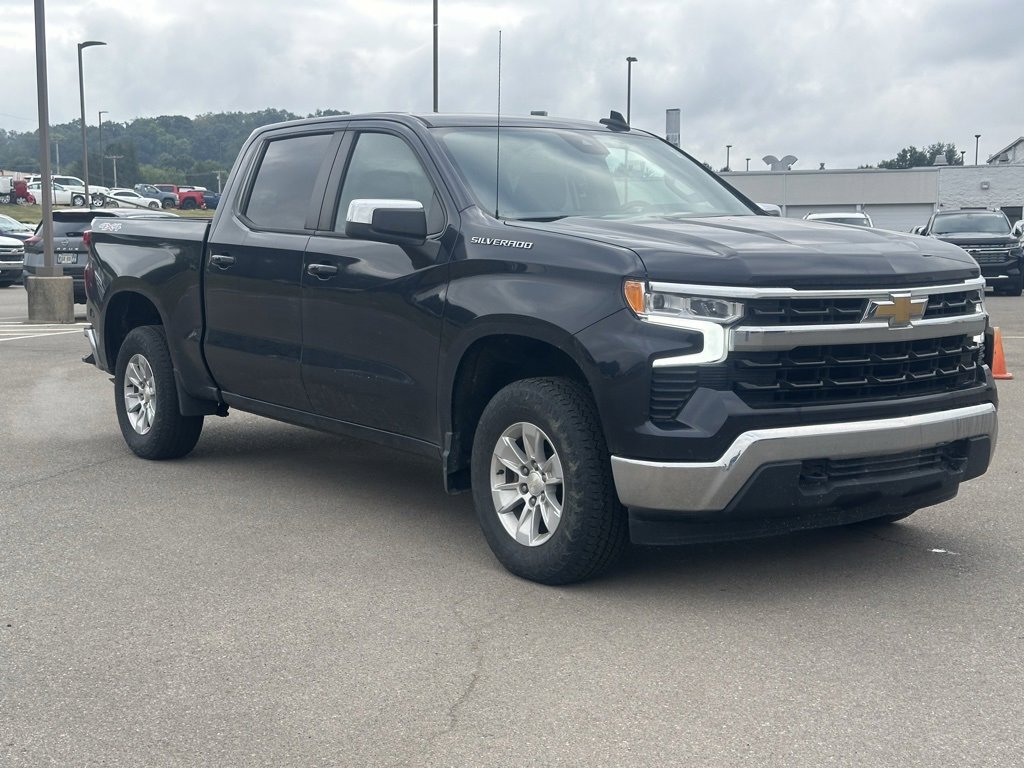2022 Chevrolet Silverado 1500 LT photo 2