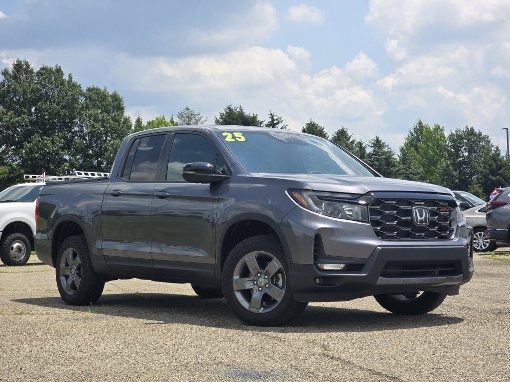 2025 Honda Ridgeline TrailSport photo 2