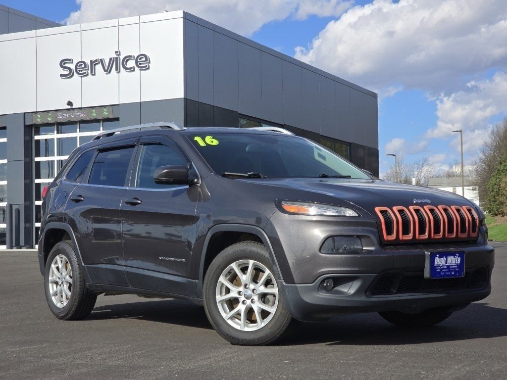 Used 2016 Jeep Cherokee Latitude with VIN 1C4PJLCS1GW347516 for sale in Lancaster, OH