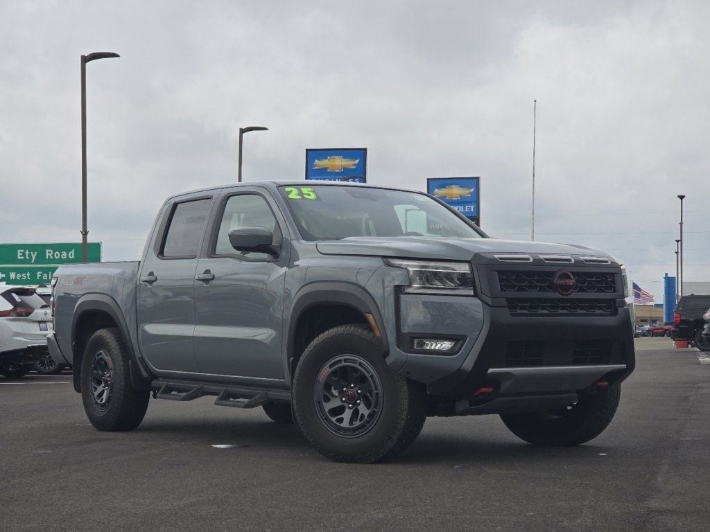 2025 Nissan Frontier PRO-4X Crew Cab 4X4's photo