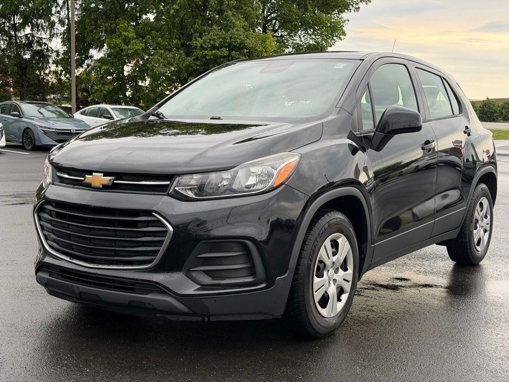 Used 2017 Chevrolet Trax LS with VIN 3GNCJKSB7HL285306 for sale in Lancaster, OH