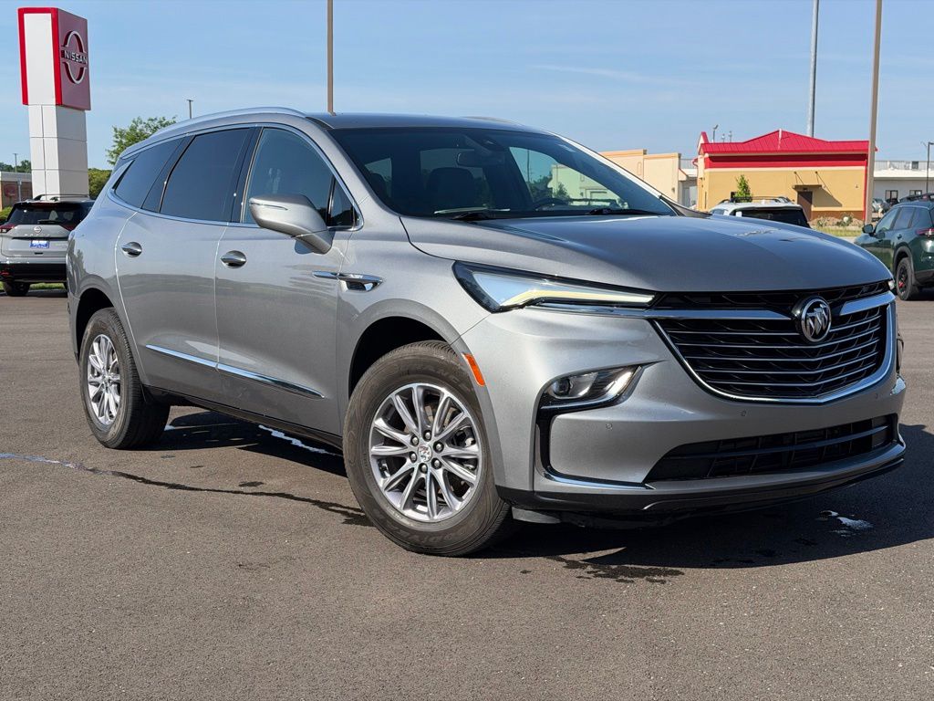 2023 Buick Enclave Essence AWD's photo