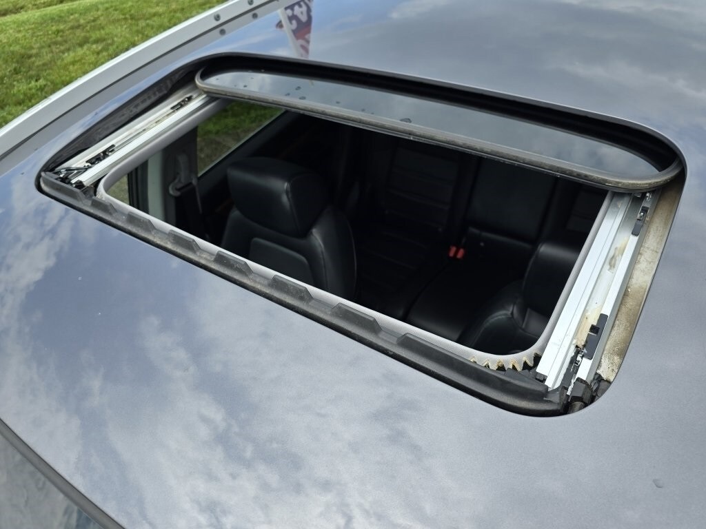 2022 Honda CR-V Touring photo 2