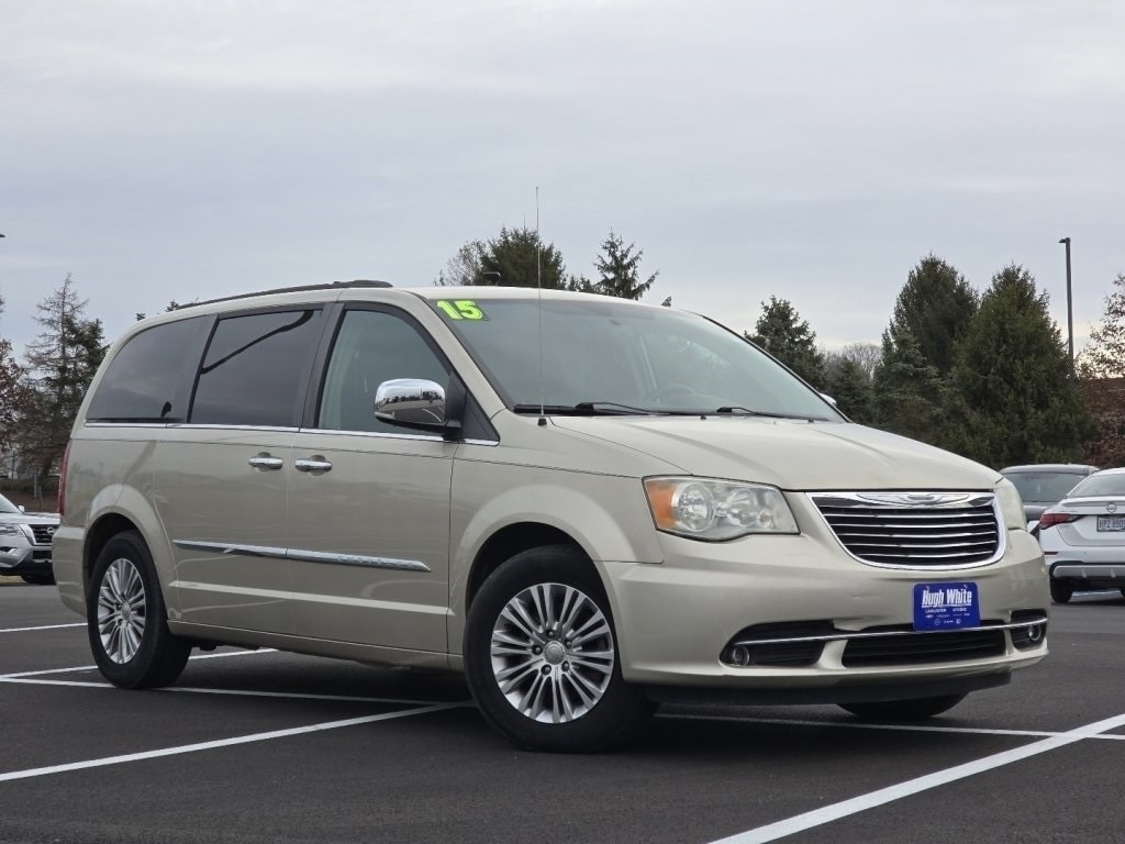 Used 2015 Chrysler Town & Country Touring-L with VIN 2C4RC1CG3FR515246 for sale in Lancaster, OH
