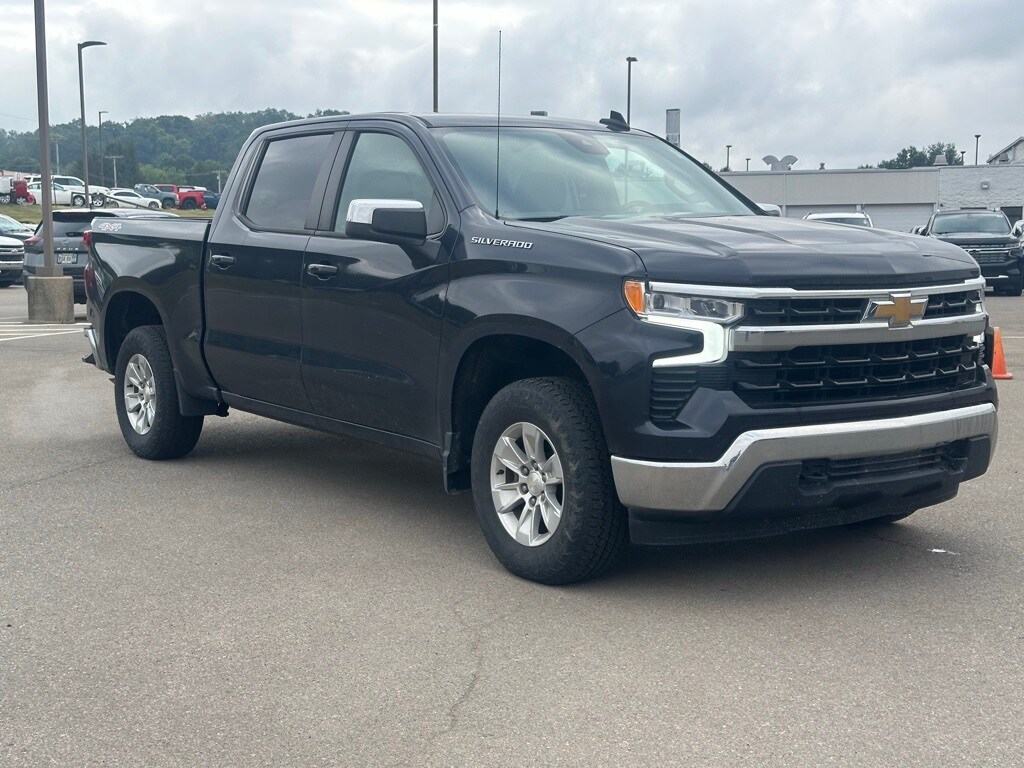 2022 Chevrolet Silverado 1500 LT photo 2