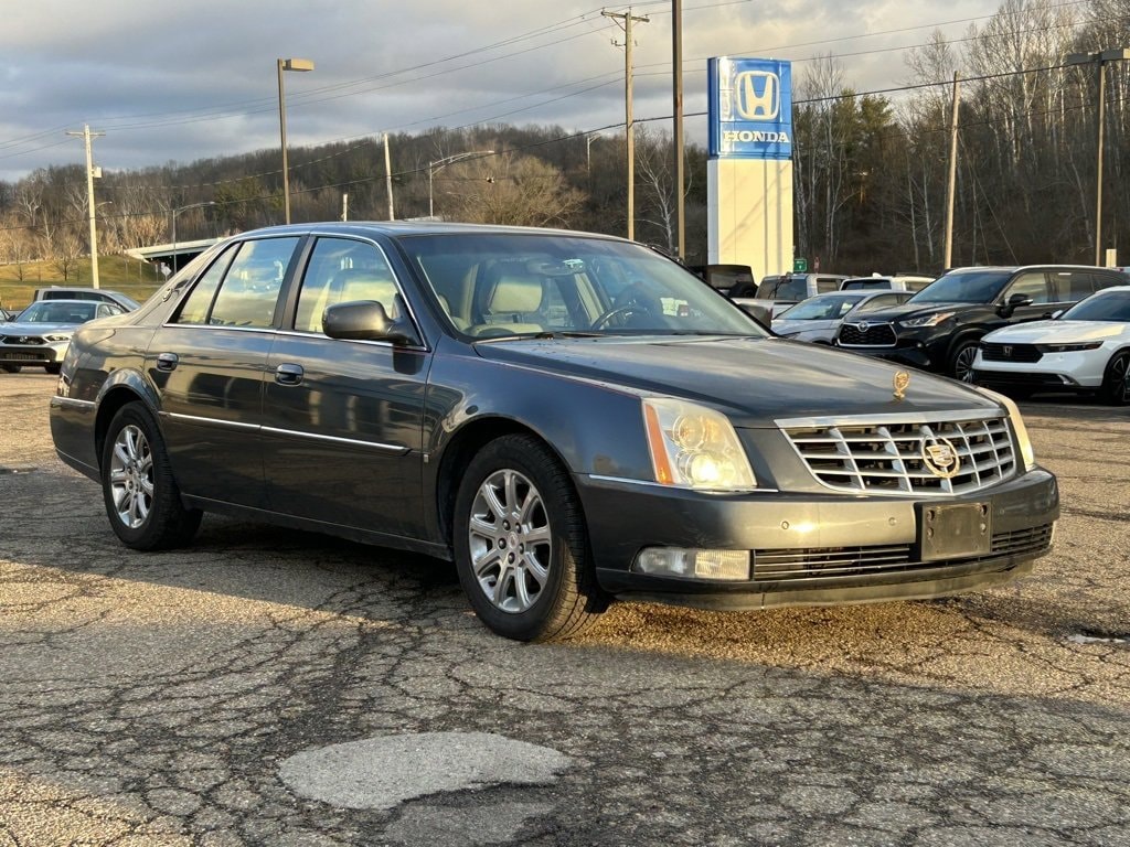 2009 Cadillac DTS's photo