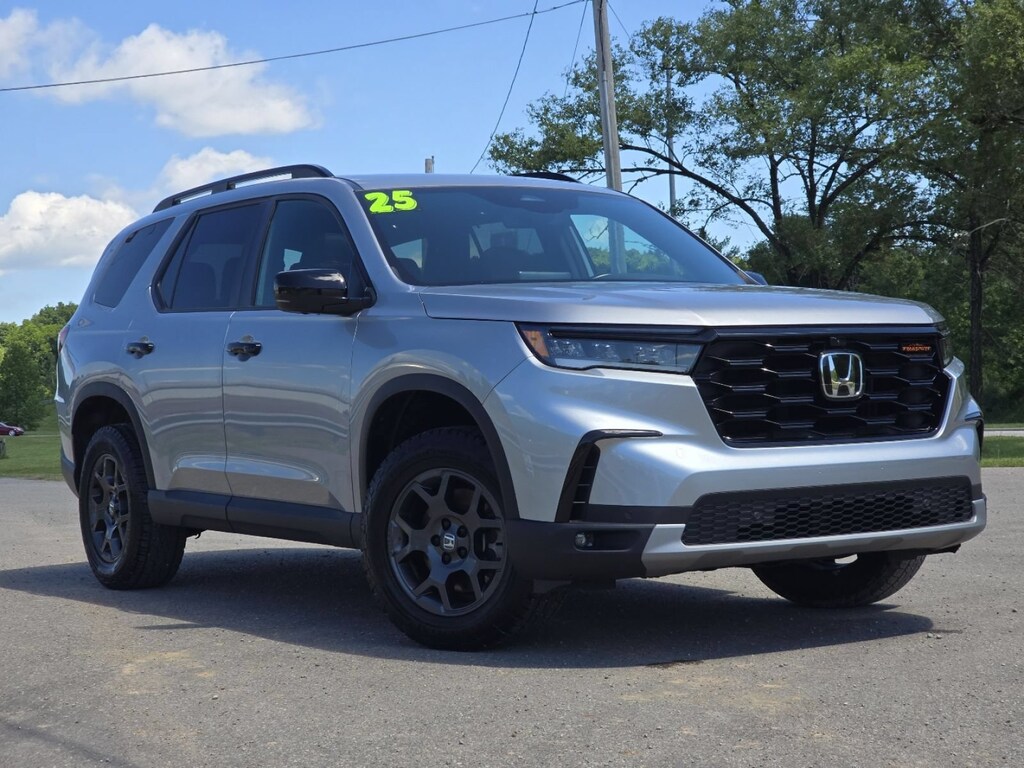 Used 2025 Honda Pilot TrailSport SUV