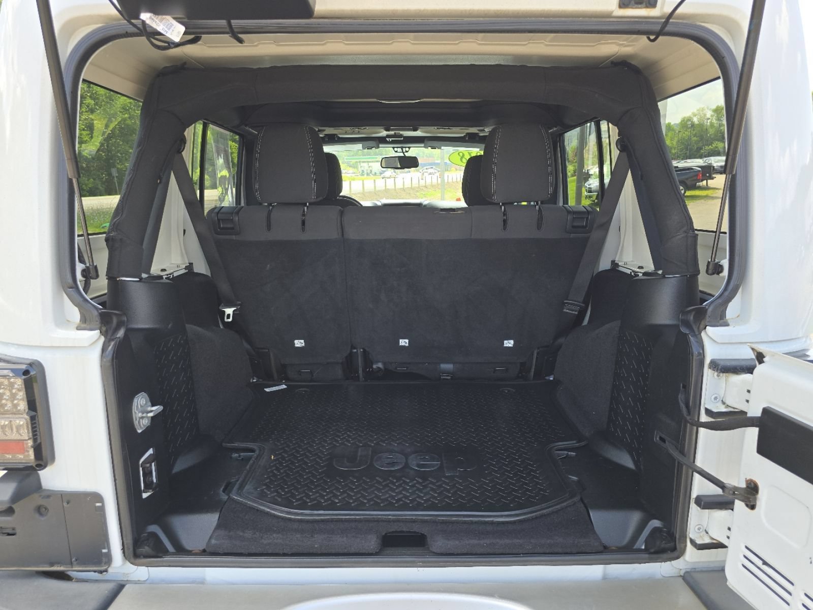 2018 Jeep Wrangler Unlimited Sahara - Photo 19