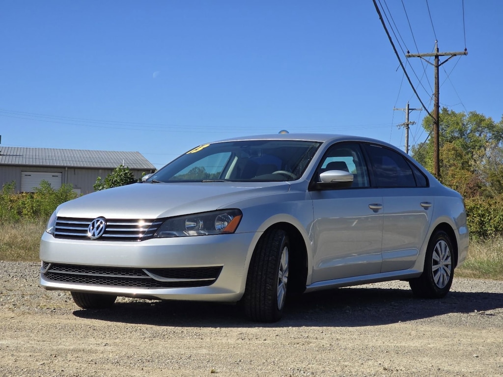 Used 2013 Volkswagen Passat 2.5L Sedan