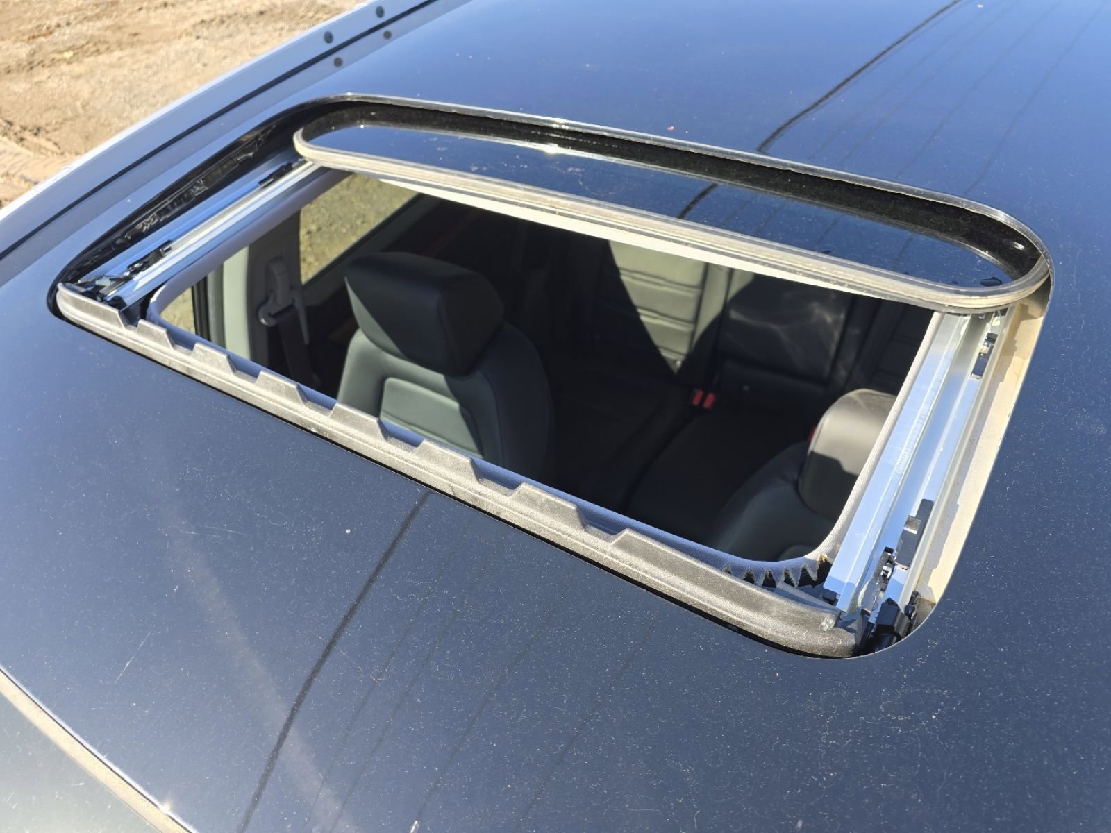 2022 Honda CR-V Hybrid Touring photo 2