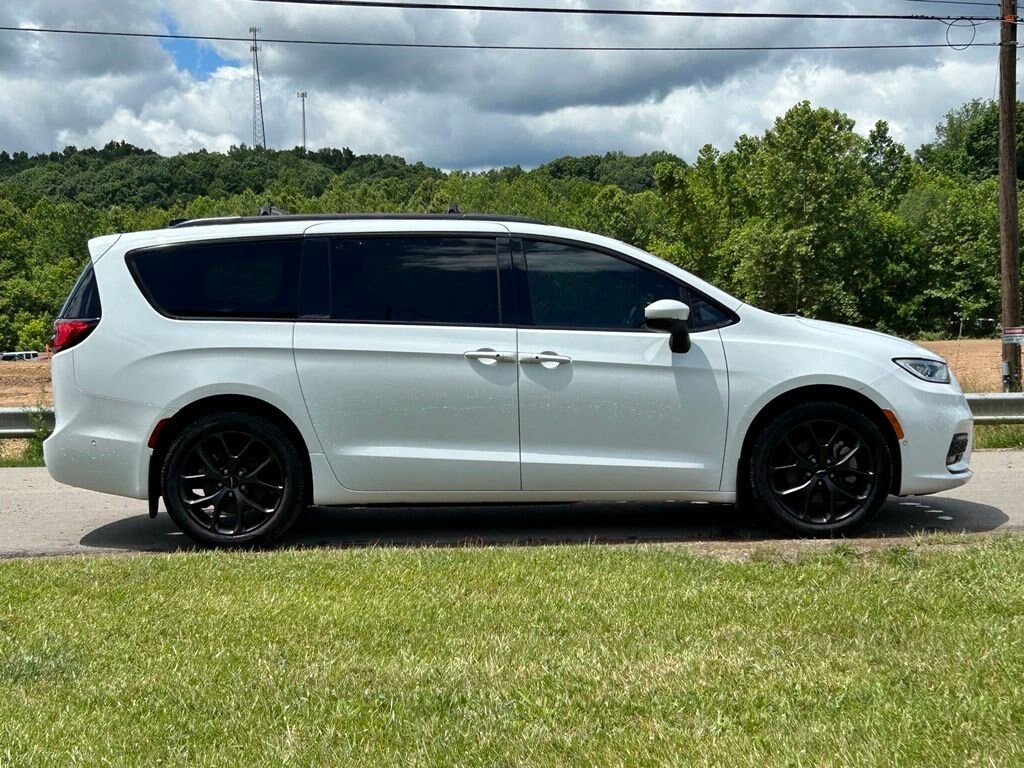 Used 2023 Chrysler Pacifica Touring L Van Passenger Van