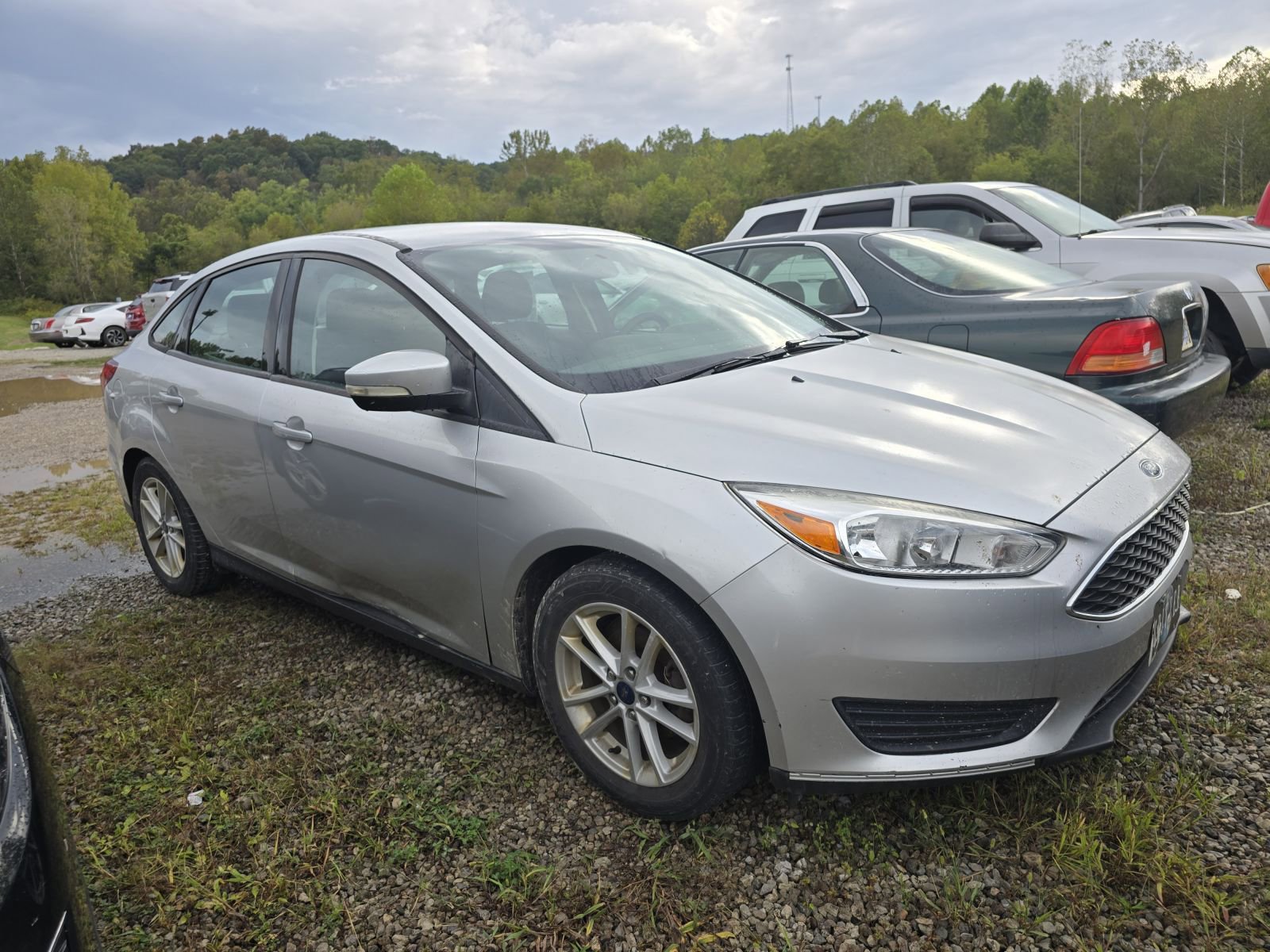 2017 Ford Focus SE photo 2