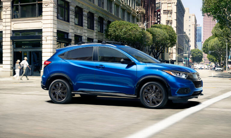 2022 Honda HR-V taking a turn at an intersection