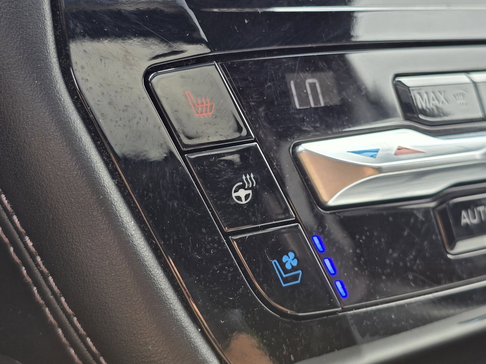 2021 Ford Explorer Platinum photo 3
