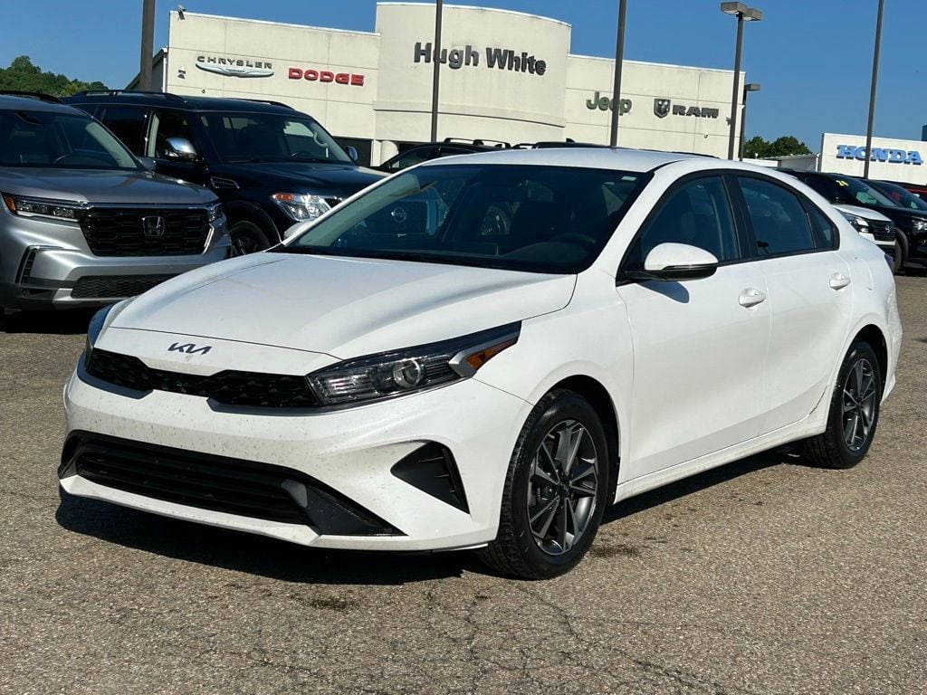 2024 Kia Forte LXS AT's photo