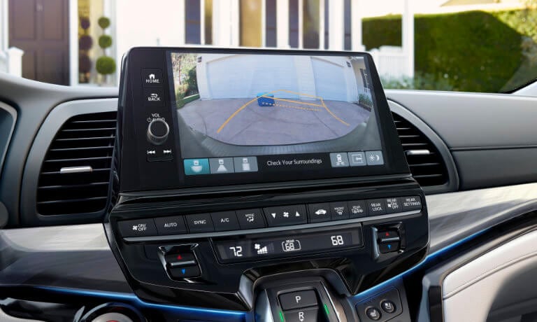 2025 Honda Odyssey infotainment system and backup camera