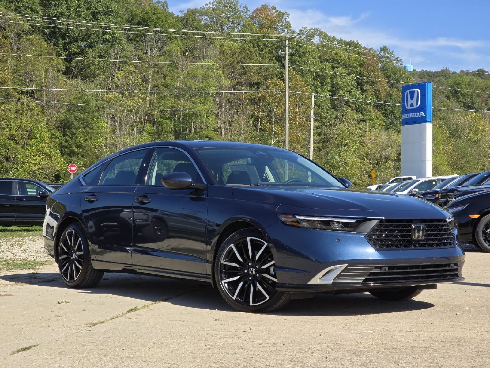 2025 Honda Accord Hybrid Touring photo 2