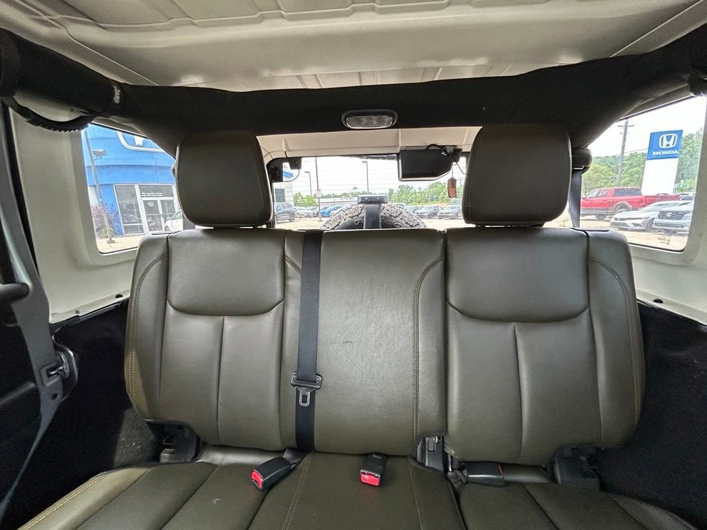 2016 Jeep Wrangler Unlimited Sahara - Photo 9