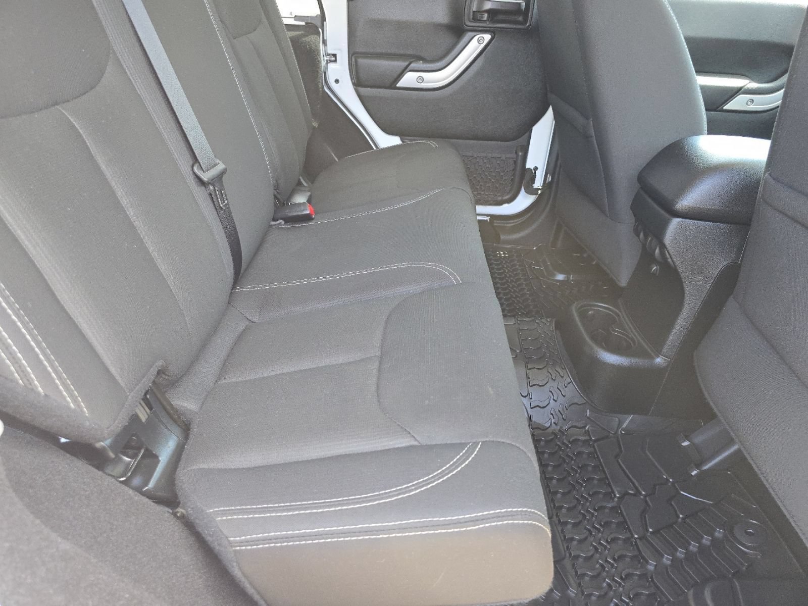 2018 Jeep Wrangler Unlimited Sahara - Photo 20