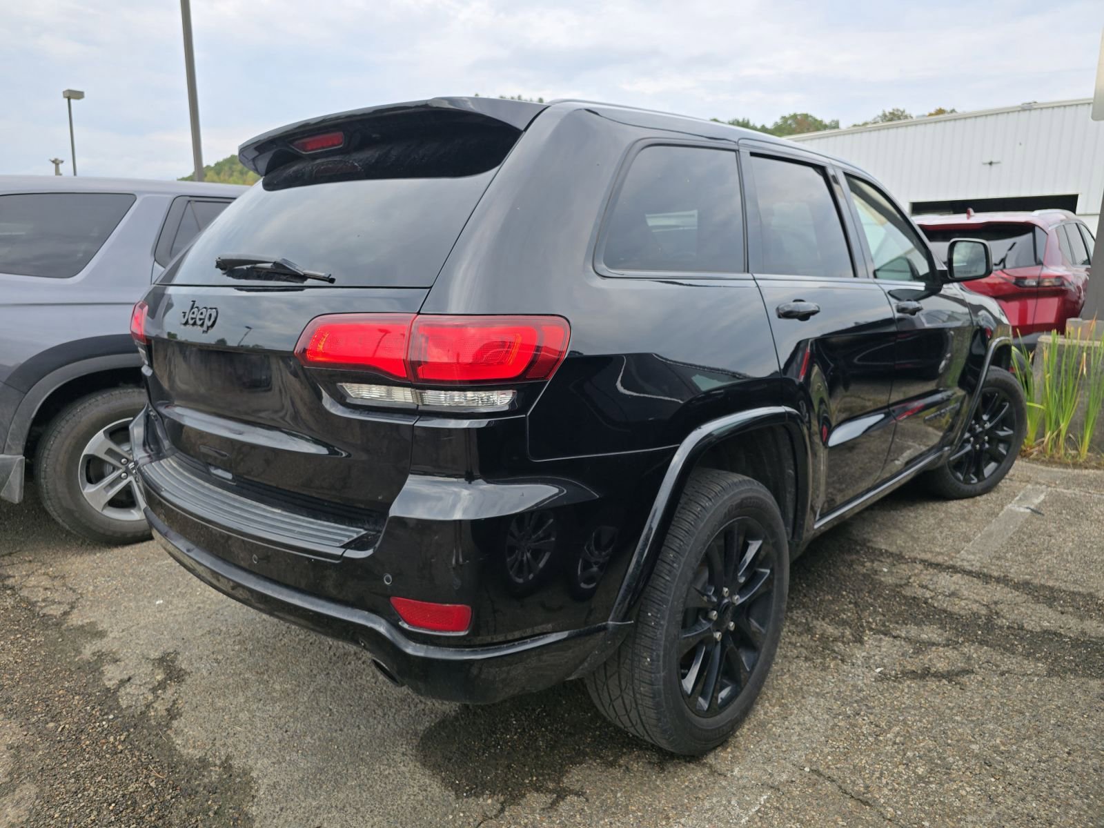 2018 Jeep Grand Cherokee Laredo Altitude photo 3