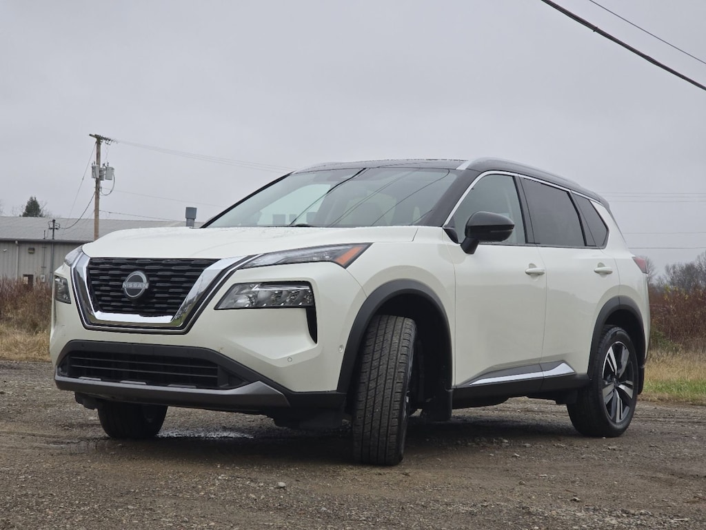 2023 Nissan Rogue SL photo 2