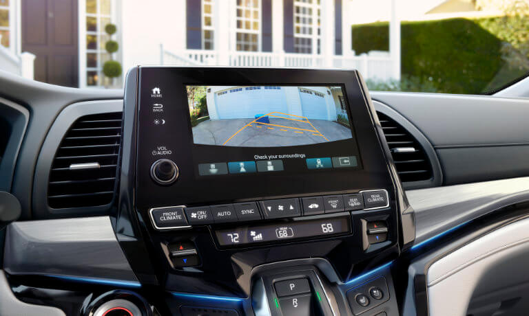2023 Honda Odyssey infotainment system with backup camera