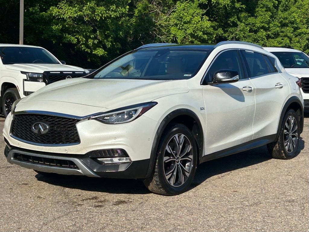 2018 INFINITI QX30 Premium AWD's photo