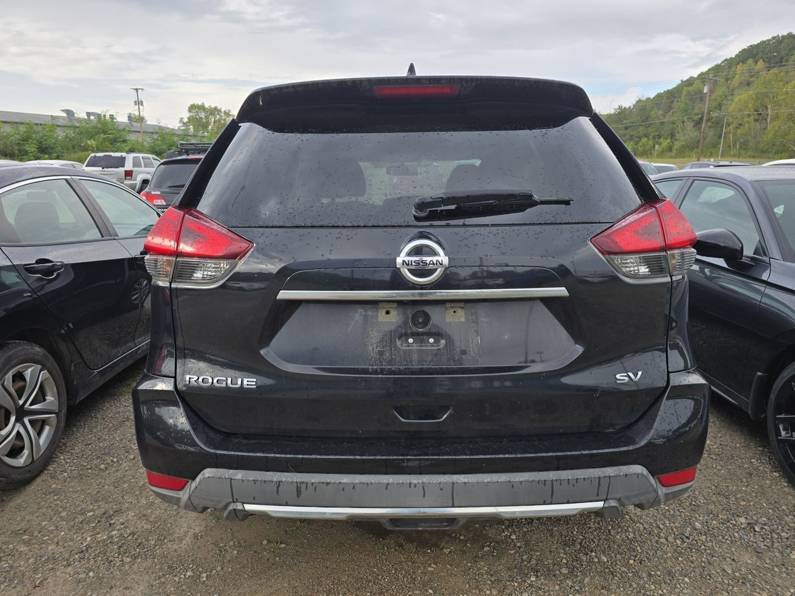 2017 Nissan Rogue SV photo 4