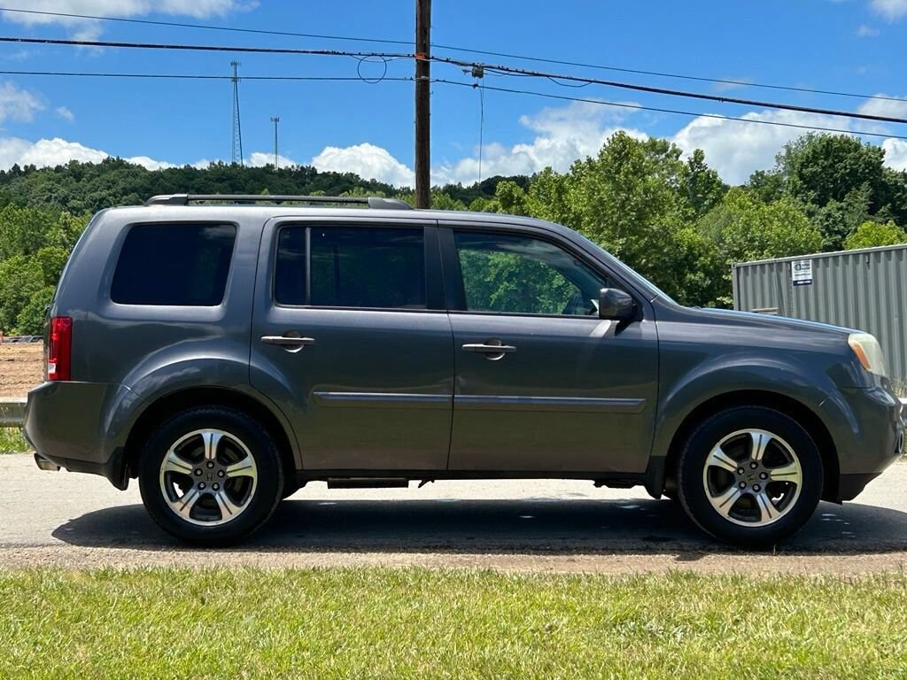 Used 2015 Honda Pilot SE AWD SUV