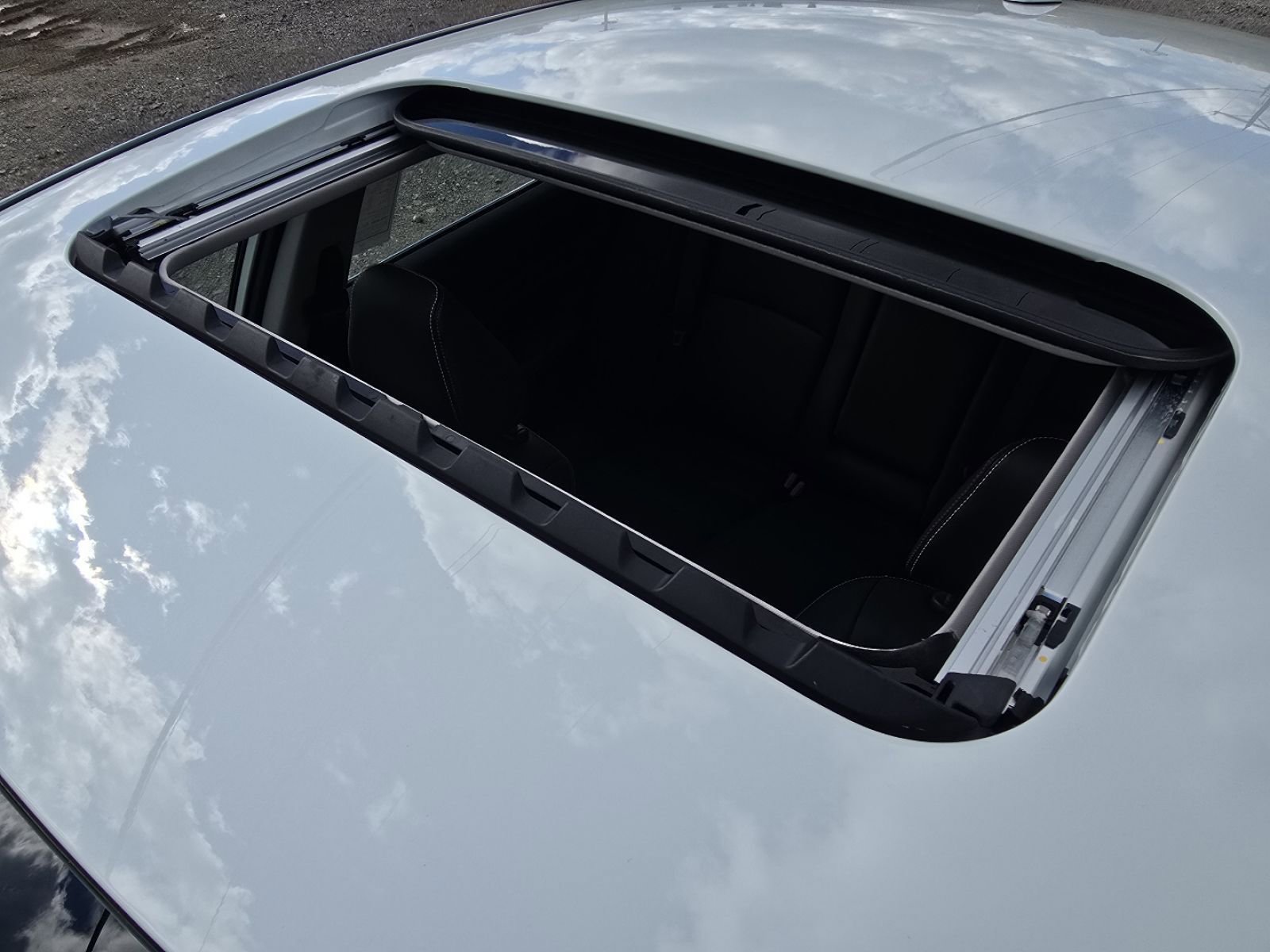 2025 Nissan Altima 2.5 SR photo 2