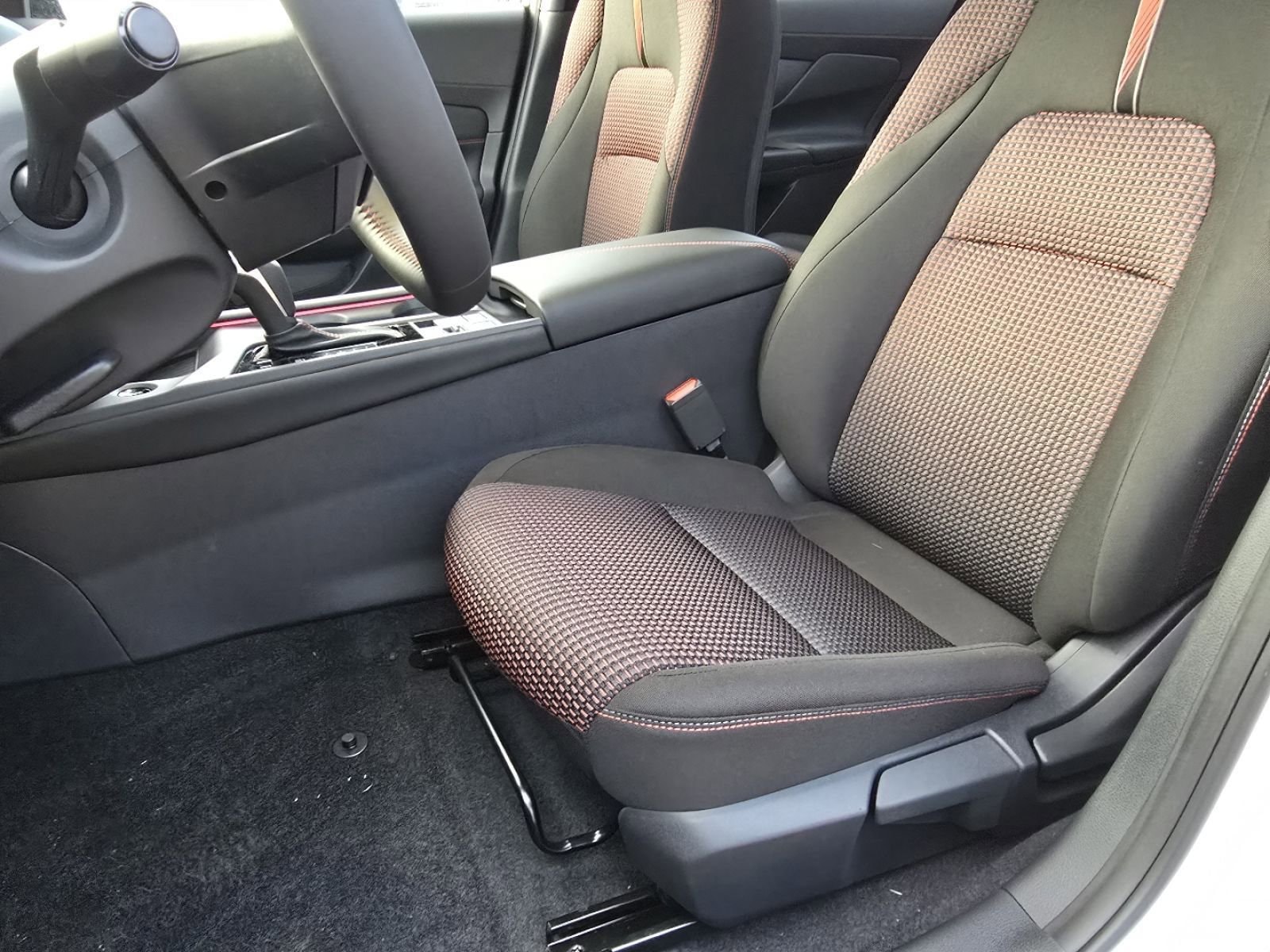 2026 Nissan Sentra SR - Photo 14