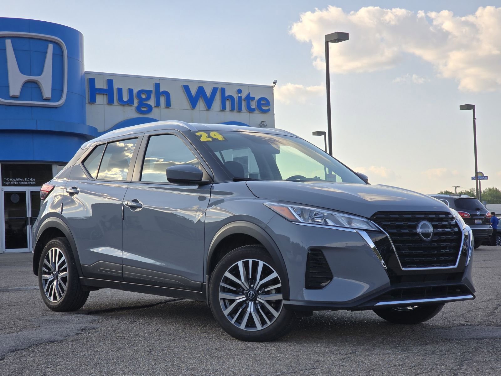 2024 Nissan Kicks SV photo 2