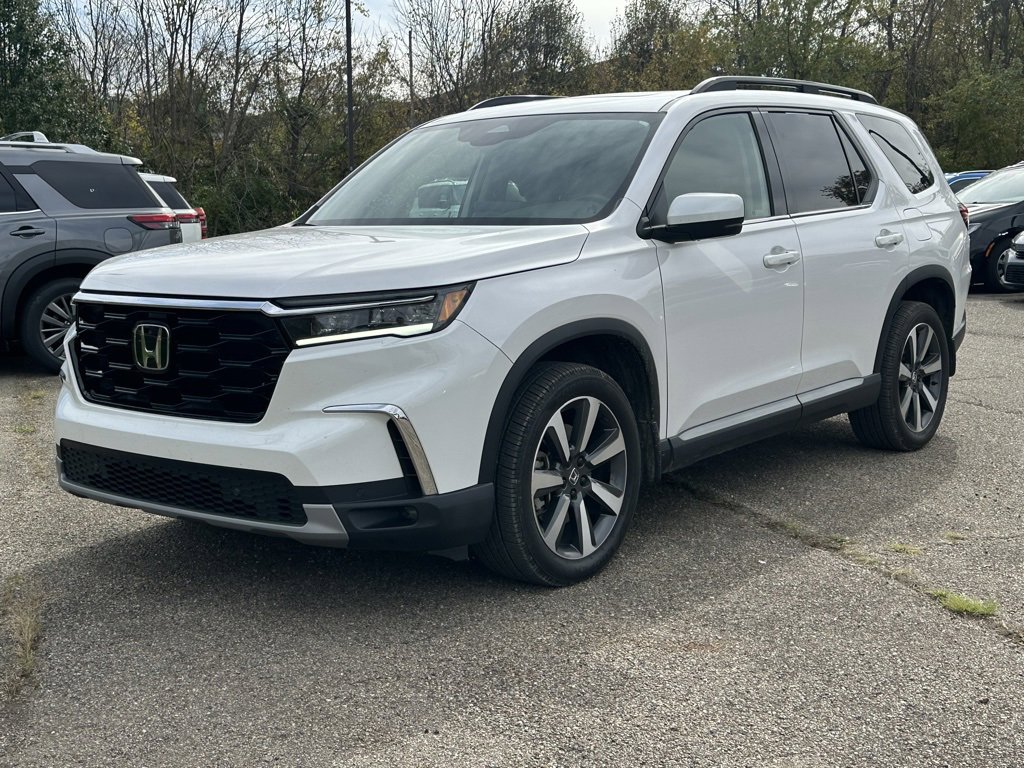 2023 Honda Pilot Touring photo 2