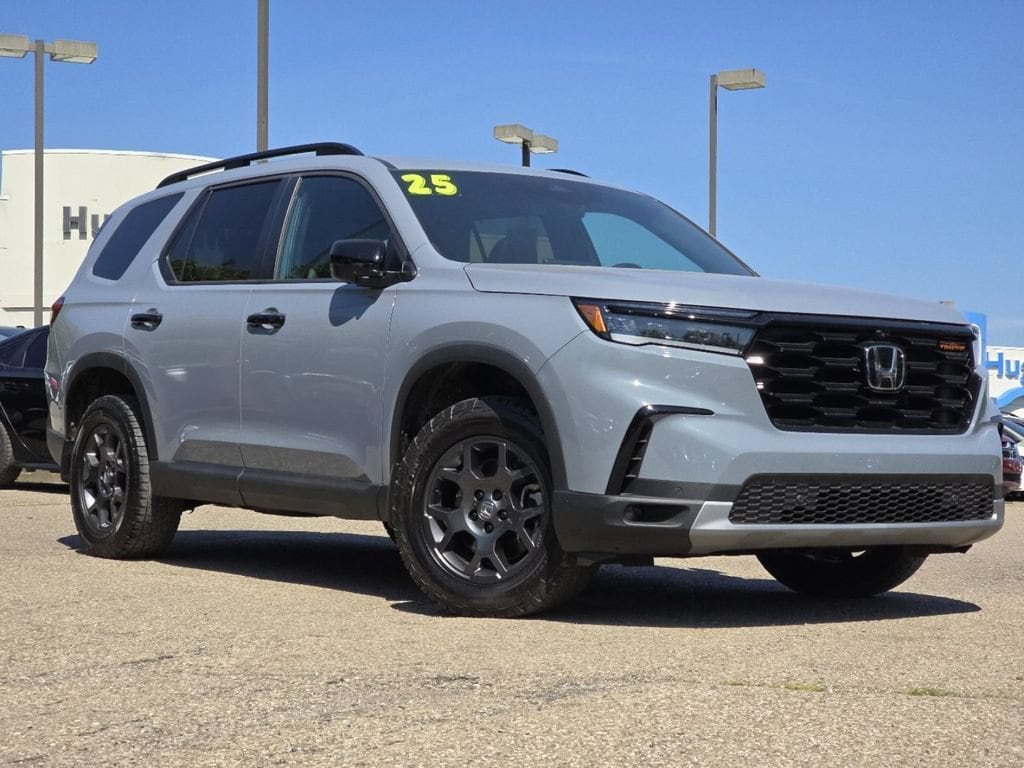 Used 2025 Honda Pilot TrailSport SUV